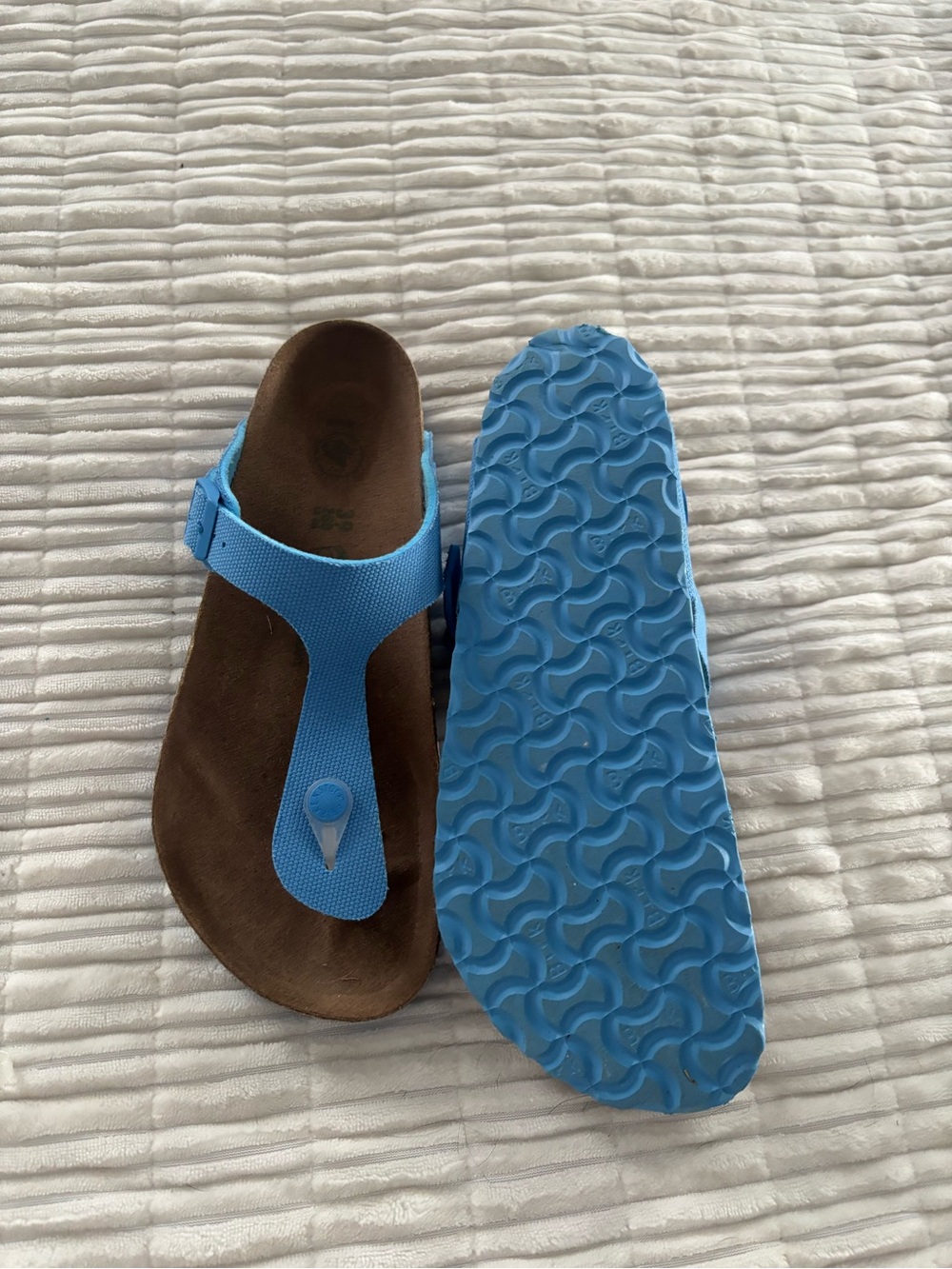 Birkenstock Gizeh Vegan Sandals in Bright Blue - Picture 3 of 4